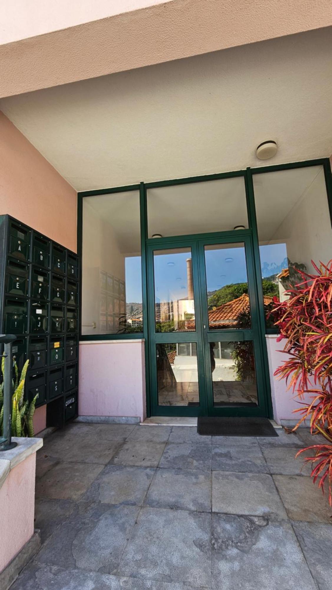 Garden And Seaview Apartment - Free Parking Funchal  Exterior photo